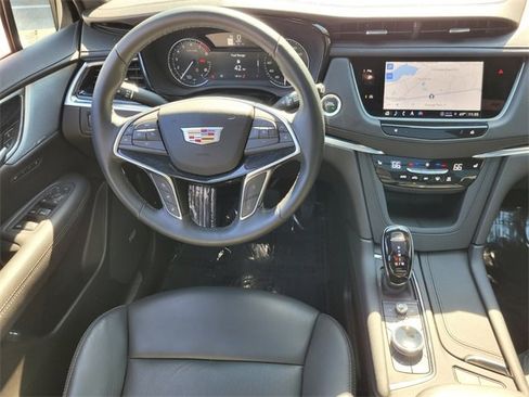 Used 2025 Cadillac XT5 Premium Luxury image 14