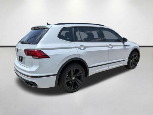 Used 2023 Volkswagen Tiguan SE R-Line FWD image 3