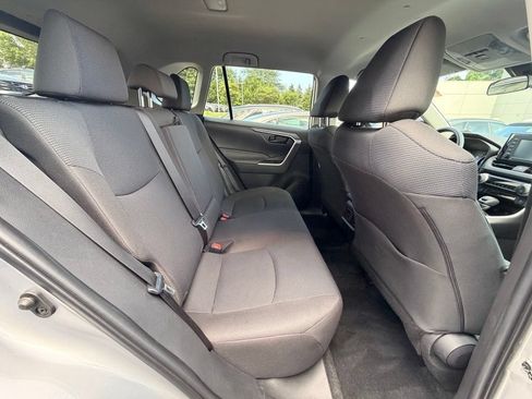 Used 2022 Toyota RAV4 LE AWD/4WD image 10