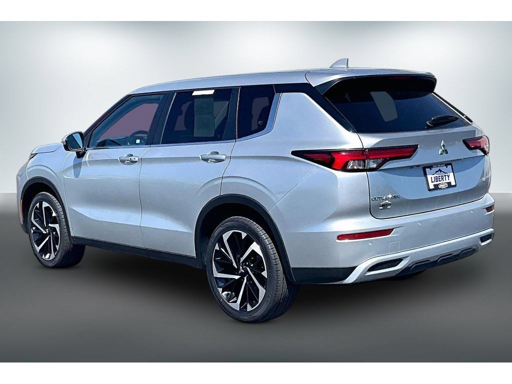 Used 2024 Mitsubishi Outlander SE AWD/4WD image 4