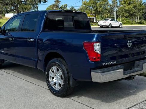 Used 2017 Nissan Titan SV image 3
