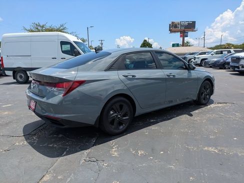 Used 2022 Hyundai Elantra SEL FWD image 5