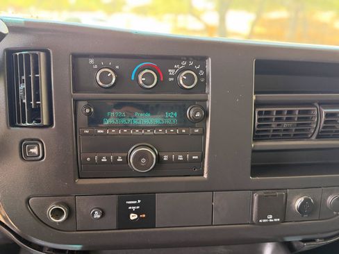 Used 2017 Chevrolet Express 2500 RWD image 11