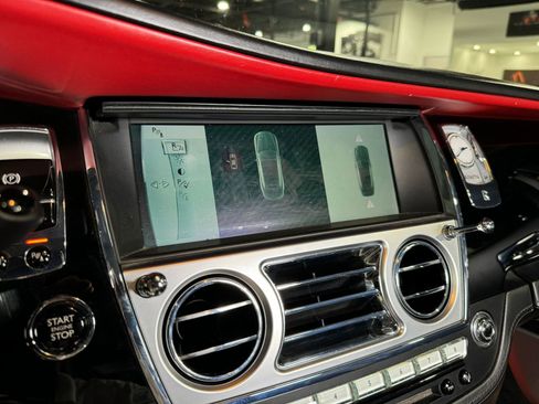 Used 2017 Rolls-Royce Dawn image 28