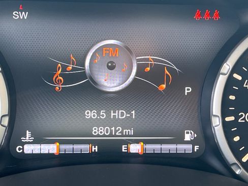 Used 2019 Jeep Renegade Latitude w/ UConnect 8.4 Nav Group FWD image 18