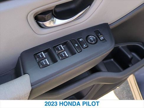 Used 2023 Honda Pilot LX image 13