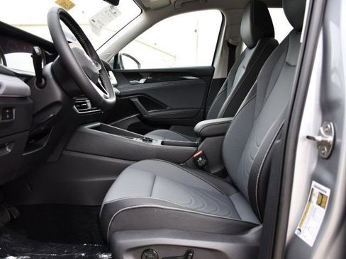 New 2026 Volkswagen Tiguan SE image 12