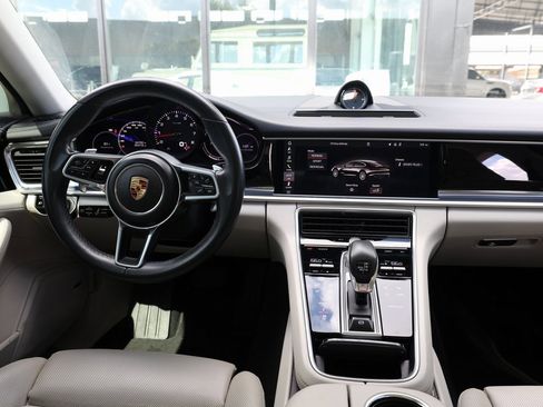 Used 2018 Porsche Panamera w/ Premium Package image 25