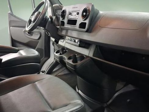 Used 2024 Mercedes-Benz Sprinter 2500 image 13