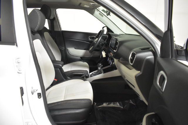 Used 2023 Hyundai Venue SEL w/ Cargo Package FWD image 31