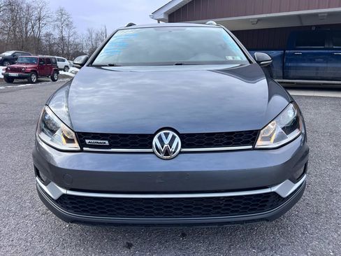 Used 2017 Volkswagen Golf Alltrack S image 2
