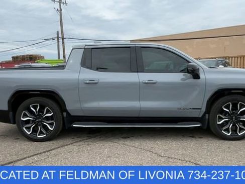 Used 2024 GMC Sierra EV Denali AWD/4WD image 9