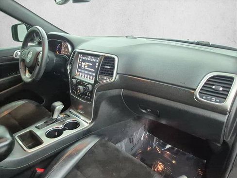 Used 2018 Jeep Grand Cherokee Altitude AWD/4WD image 24