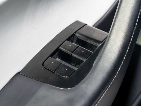 Used 2020 Tesla Model 3 Standard Range Plus image 23