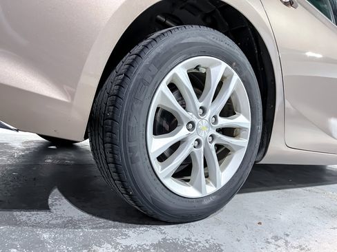 Used 2018 Chevrolet Malibu LT image 10