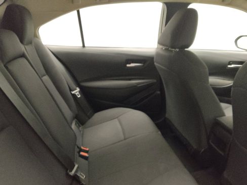 Used 2021 Toyota Corolla LE image 19