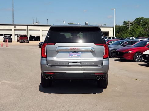 Used 2023 GMC Yukon XL Denali RWD image 8