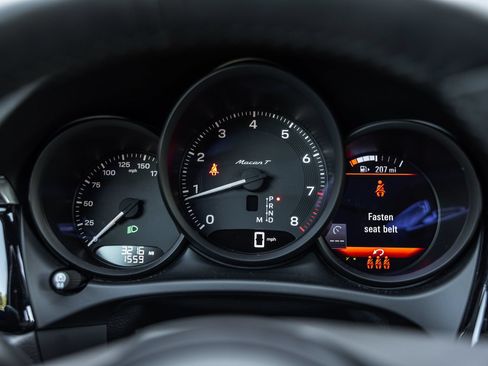 Certified 2026 Porsche Macan Turbo AWD/4WD image 17