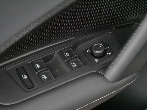 Certified 2025 Volkswagen Tiguan SEL R-Line AWD/4WD image 19