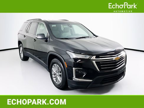 Used 2023 Chevrolet Traverse LT image 1