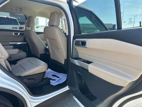 Used 2021 Ford Explorer XLT w/ Equipment Group 202A image 16