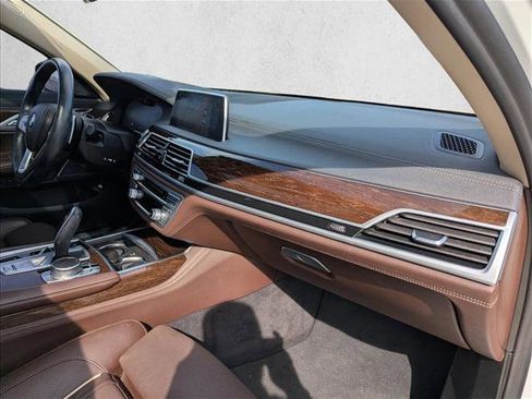 Used 2020 BMW 740i w/ Premium Package image 28