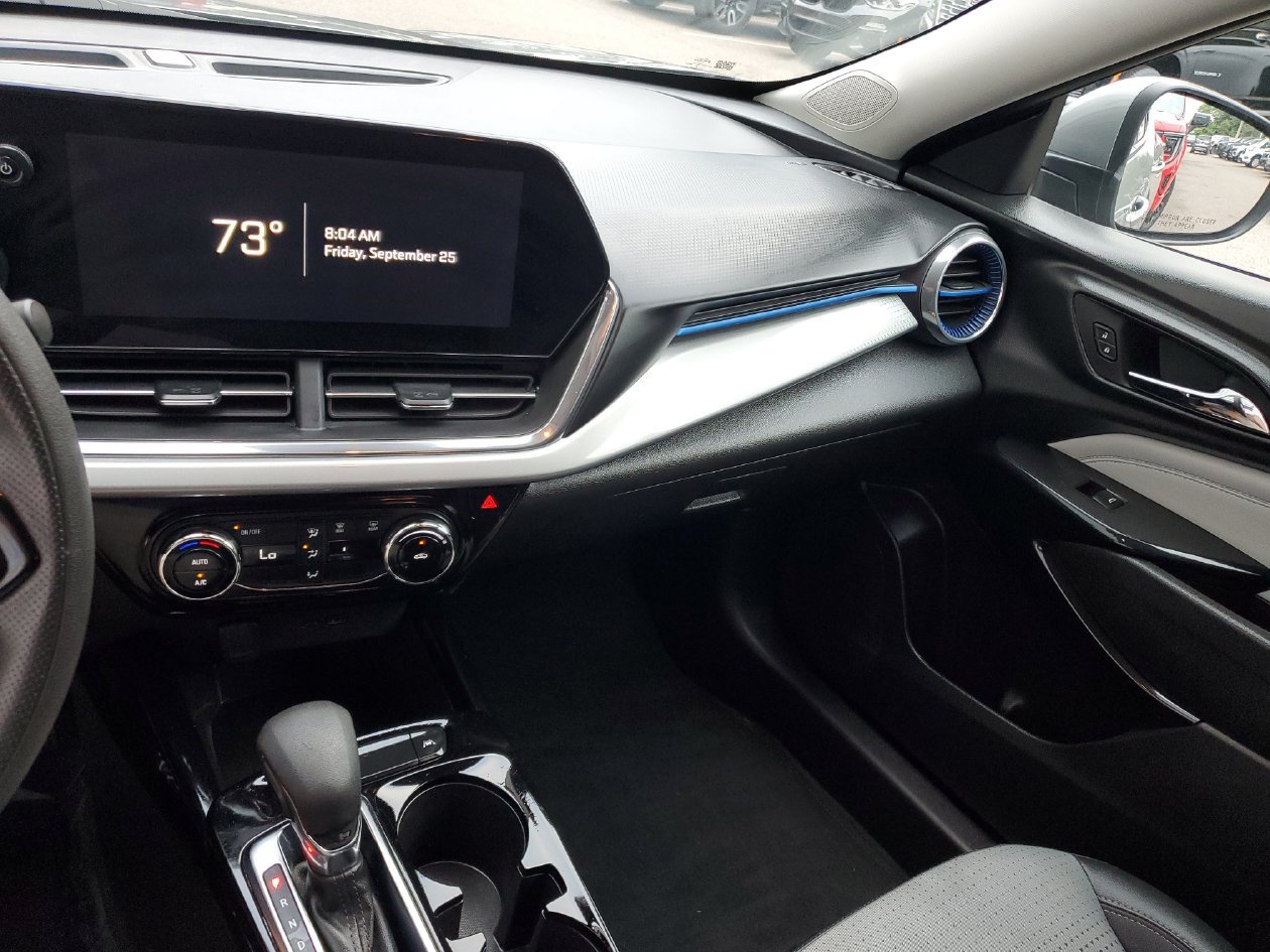 Used 2025 Chevrolet Trax LT FWD image 26