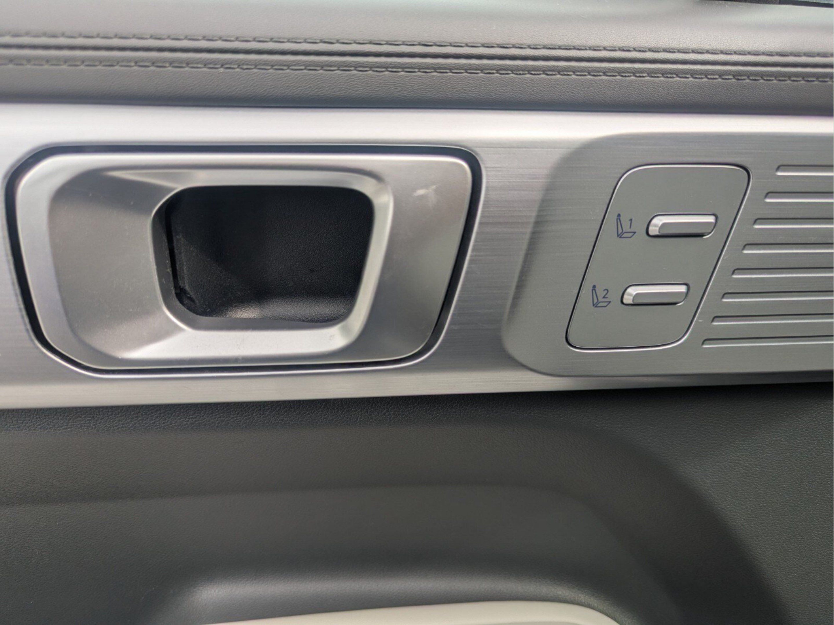 Used 2024 Hyundai Santa Fe Calligraphy FWD image 11