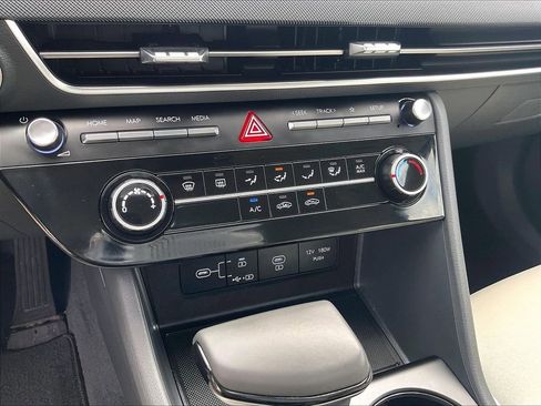 Used 2025 Hyundai Sonata SE FWD image 25