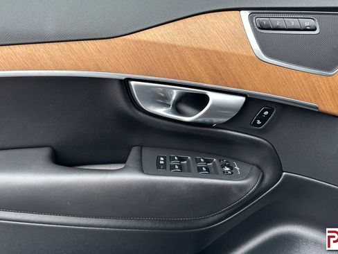 Used 2024 Volvo XC90 B6 Plus image 11