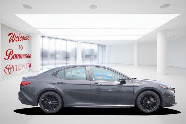 Used 2025 Toyota Camry SE FWD image 5