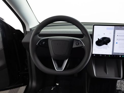 Used 2026 Tesla Model Y AWD image 29