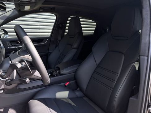 New 2026 Porsche Cayenne Turbo image 5