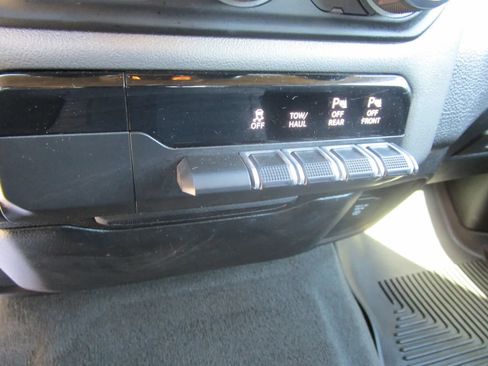 Used 2020 RAM 1500 Big Horn AWD/4WD image 17