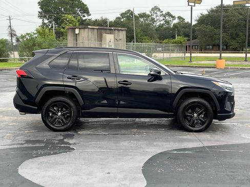 Used 2022 Toyota RAV4 XLE AWD/4WD image 9
