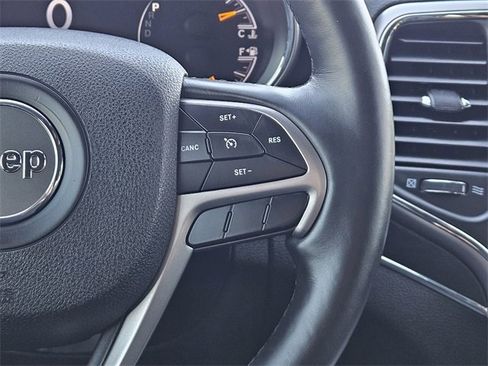 Used 2018 Jeep Grand Cherokee Limited image 28