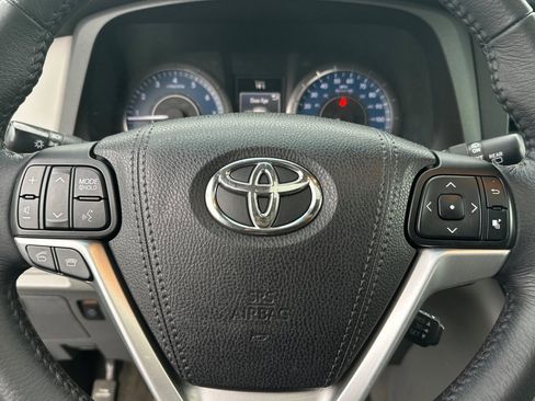 Used 2017 Toyota Sienna XLE w/ XLE Navigation Package image 25