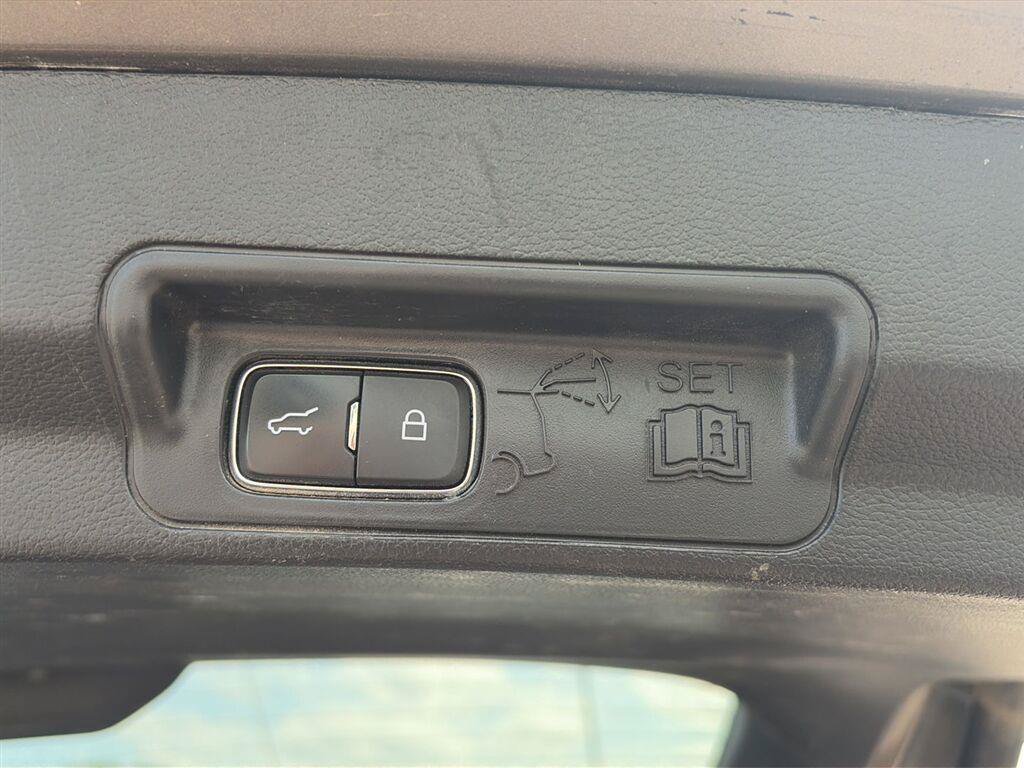 Used 2021 Ford Explorer XLT w/ Equipment Group 202A AWD/4WD image 33