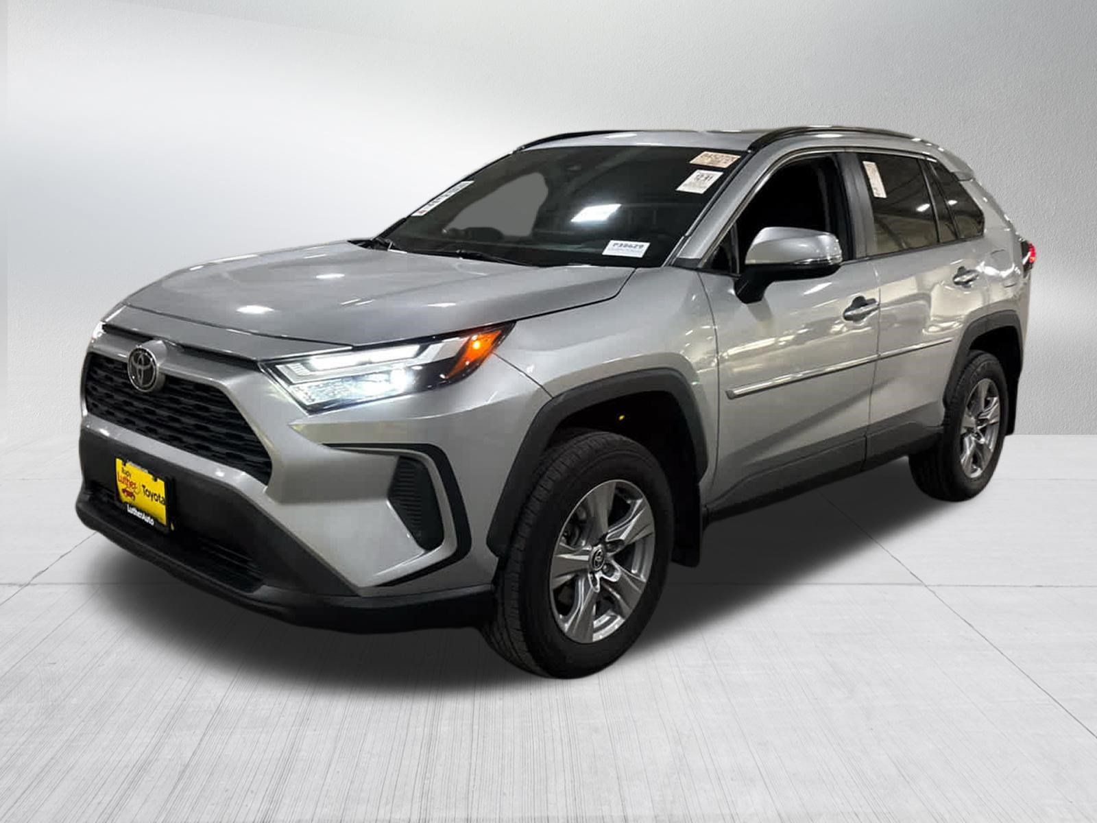 Used 2022 Toyota RAV4 XLE w/ Convenience Package AWD/4WD image 3