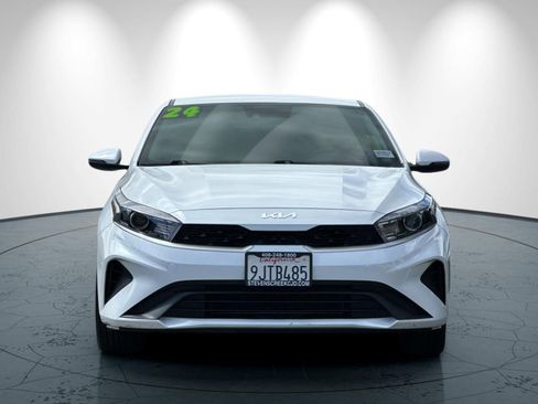 Used 2024 Kia Forte LXS w/ LXS Technology Package FWD image 9