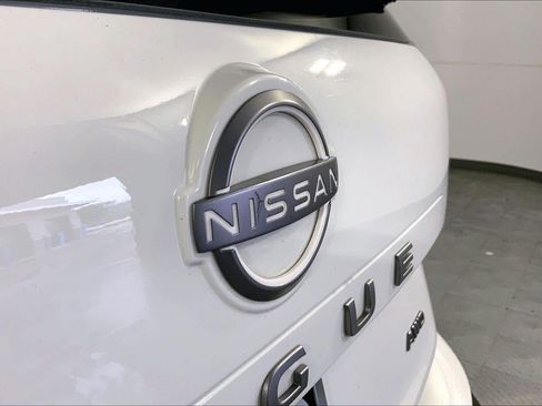 Used 2024 Nissan Rogue S AWD/4WD image 29
