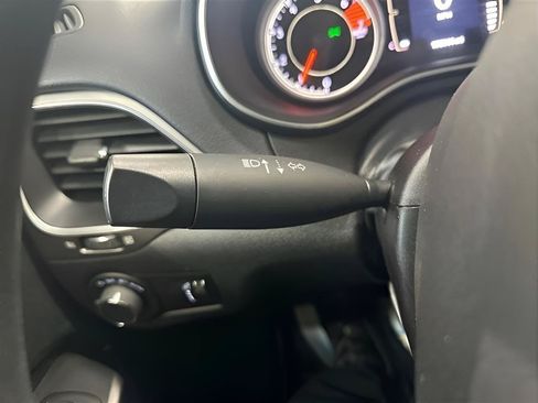 Used 2021 Jeep Cherokee Latitude w/ Mopar Interior Package AWD/4WD image 17