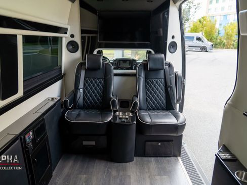 Used 2017 Mercedes-Benz Sprinter 2500 image 6