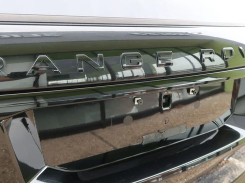 Used 2016 Land Rover Range Rover Sport SVR image 54