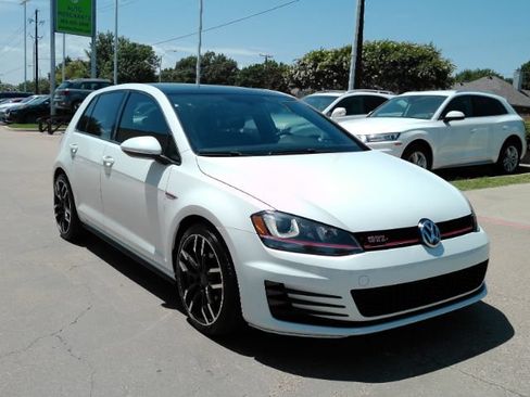 Used 2017 Volkswagen GTI SE FWD image 4