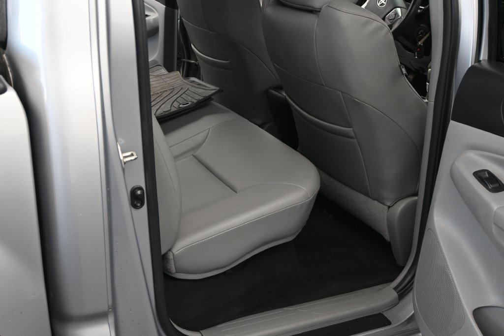 Used 2015 Toyota Tacoma 4x4 Double Cab w/ Limited Package image 12
