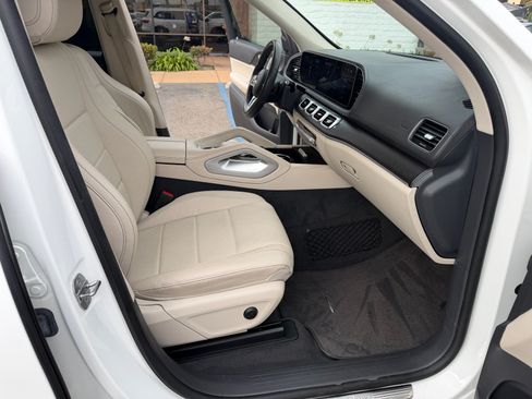 Used 2020 Mercedes-Benz GLS 450 4MATIC image 26