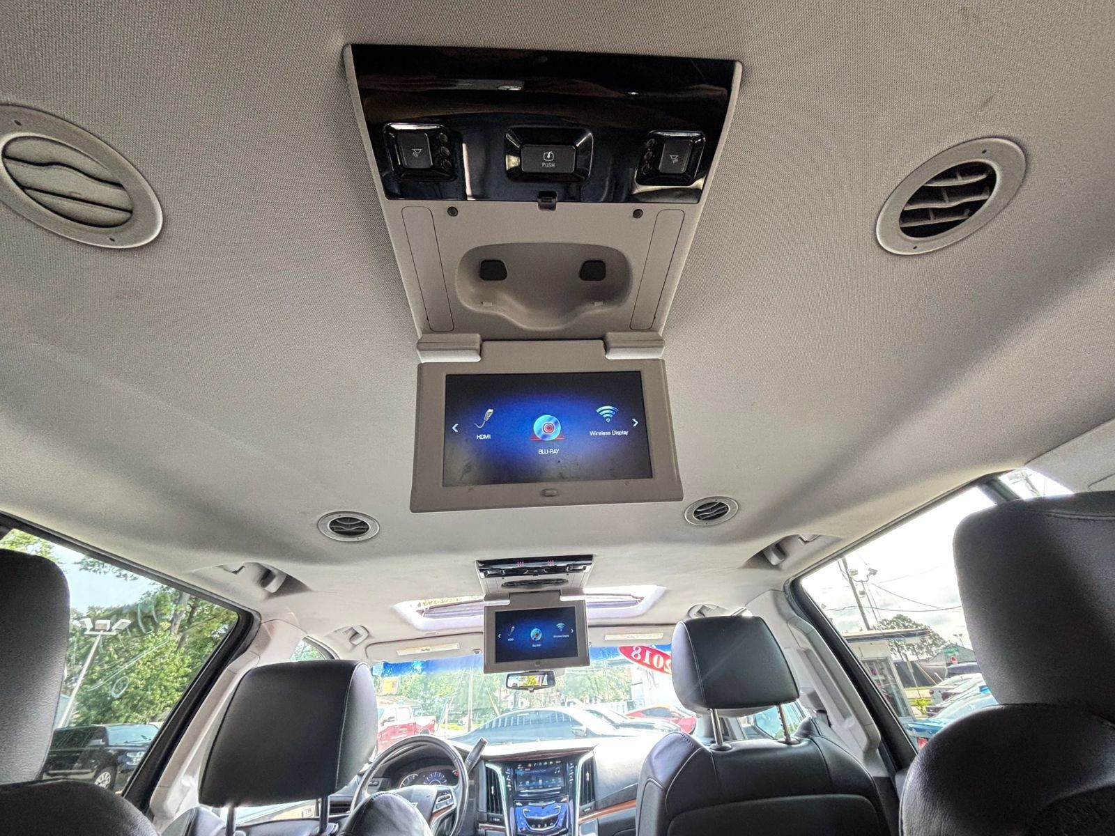 Used 2018 Cadillac Escalade ESV Premium Luxury AWD/4WD image 17