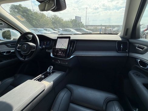 Certified 2025 Volvo XC90 T8 Ultra AWD/4WD image 11