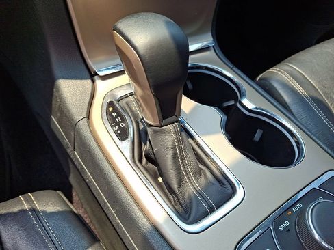 Used 2017 Jeep Grand Cherokee Limited AWD/4WD image 18